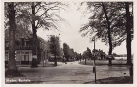 Trambushalte bij cafe en pension Zomerzorg 1947 FB 31-3-2014.jpg