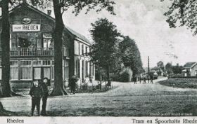 Tram en spoorhalte Rheden 1900-1920 FB 6-7 en site 29-7-2017..jpg