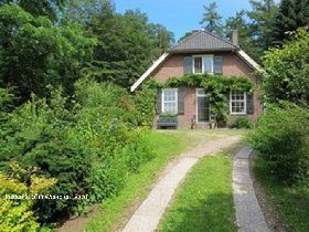 Boerderij De Klokkenberg De Steeg in kleur FB 18-12-2013 site 20-10-2017 met RWB.png