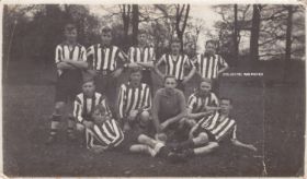 Foto 17 voetbal elftal  vv Rheden of Worth Rheden met naam WP (1).jpg