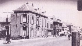 Hoofdstraat Velp omstreeks 1951 met o.a. juwelier Aalbers met naam WP.jpg