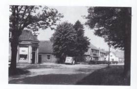 Kruidenier Hagen mijn zijn Toko begin Harderwijkerweg Laag Soeren in-omstreeks 1953.jpg foto 800 dpi.jpg