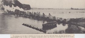 Schipbrug Dieren-Doesburg met tram bij hoog water jan (1). 1920 FB 15 febr. 2016.jpg
