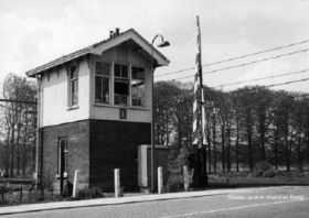 Spoorhuis Harderwijkerweg in rond 1965 van FB vriend JvB FB en site 8-10-2017-1.jpg