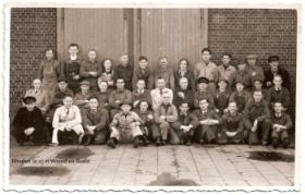 Noorderstraat personeel verzinkerij Roverts in-rond 1957 FB en site 2-4-2017 (1).jpg