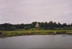 Gelderse Toren gezien vanaf IJssel in omstreeks 1976 FB 7 sep. 2015.jpg