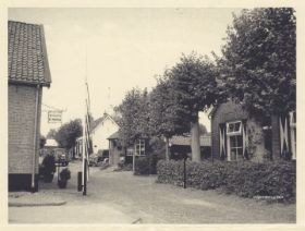 Poortstraat met stalhouderij Middelkoop rond 1990 met RWB en WP FB 6 jan. 2015.jpg