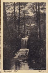 Waterval met achtergrond kasteel Rosendael ± 1923 FB 3 aug. 2016.jpg