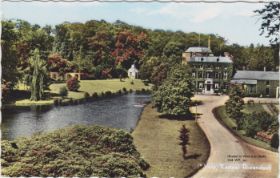 Kasteel Rozendaal Velp verm. jaren 30 FB 13 april 2016.jpg