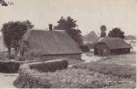 Groeten uit Rozendaal vermoedelijk jaren 50 of 60 boerderij met rieten dak FB 12-1-2017.jpg