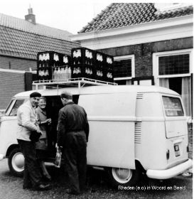 Henk Dorland klanten bedienen Dorpstraat Rheden FB en site 24-2-2017.jpg