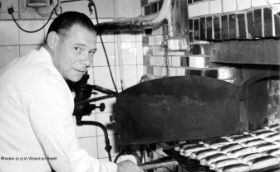 Broodbakker Driekus Binsbergen medewerker van Cris Teunissen dorpstraat FB 28-4-2017.jpg
