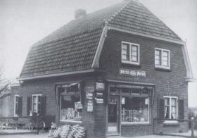 Winkel Nijman en later Wolters hoek Spankerenseweg-Enkweg.jpg
