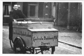 Broodwagen Ons Belang in Noorderstraat Dieren  al in 1918 met Centrale Bakkerij in Molenweg  FB 13-1-2014 en site 7-10-2017.jpg