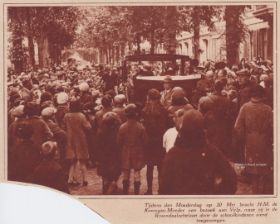 Mei 1931 is H.M. Koningin Moeder in de Rozendaalschelaan Velp FB 17 juli 2015.jpg
