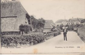 Eenzame wandelaar in Diepesteeg De Steeg rond 1913 FB en site 11-10-2017.jpg