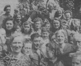 Blijde Steegse gezichten bij bevrijding 16 april 1945 FB 18 sep (1). 2015.jpg