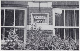 School no 1 MULO Vietorstraat begin jaren zeventig (1).2 jpg FB 19 april 2015 met RWB.jpg
