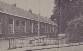 Willem de Zwijgerschool FB 18 sep. 2015  Schoolweg Rheden 1975. Toen heerste grote onzekerheid over het voortbestaan van de school en naastgelegen onderwijzerswoning. In d.jpg