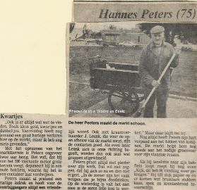 Hannes Peters op marktterrein bij Callua sep. 1987 Knipsel FB 20-6-2019.jpg