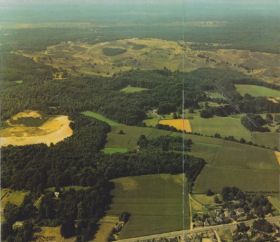 Luchtfoto dorp Rheden natuurgebeid en ook Rhederhof en Holleweg FB 30-8-2015 en site 24-9-2017.jpg