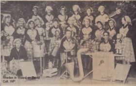 Dierens huisvrouwenorkest Gelre 1985 FB 5 mei 2016.jpg