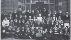 Schoolfoto bij 125 jaan onderwijs op Schoolpad FB 9 maart 2016.jpg