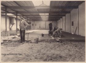 Lepperfabriek leggen vloer nieuwe fabriekshal 1954 FB en site 5-11-2017-1.jpg