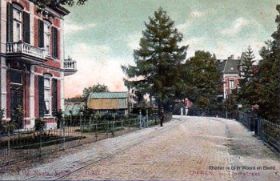 Hoflaan-Tramstraat in rond 1906 links villa Wilhelmina FB juli 2014 en site 14-3-2017.jpg