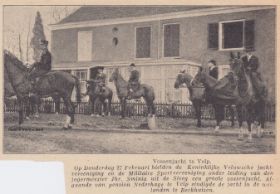 Begin Vossenjacht vanaf Nederhagen hoek Zutphensestraatweg Beekhuizenseweg 15 maart 1914 knipsel 2 jpg met RWB en WP (1).jpg