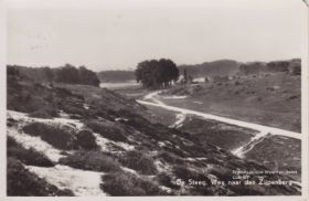 Fotokaart Weg naar den Zijpenberg De Steeg, in rond 1930. Middenin bij bomengroep een boerenhoeve Heerikhuizen. FB 4-12-2016 en site 7-9-2017.jpg