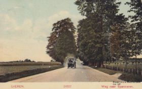 Eenzame automobilist op weg naar Spankeren verz. 1927 FB 13 juni 2016.jpg