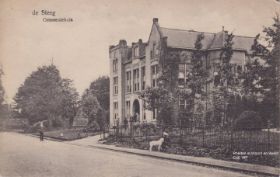 Oude gemeentehuis in rond 1910 FB 20 april 2016.jpg